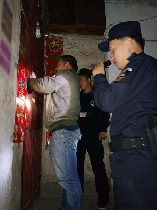 本溪粗心妈妈误将幼女锁家中 